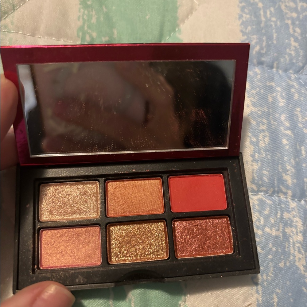Vibrant Eyeshadow Palette with Mirror